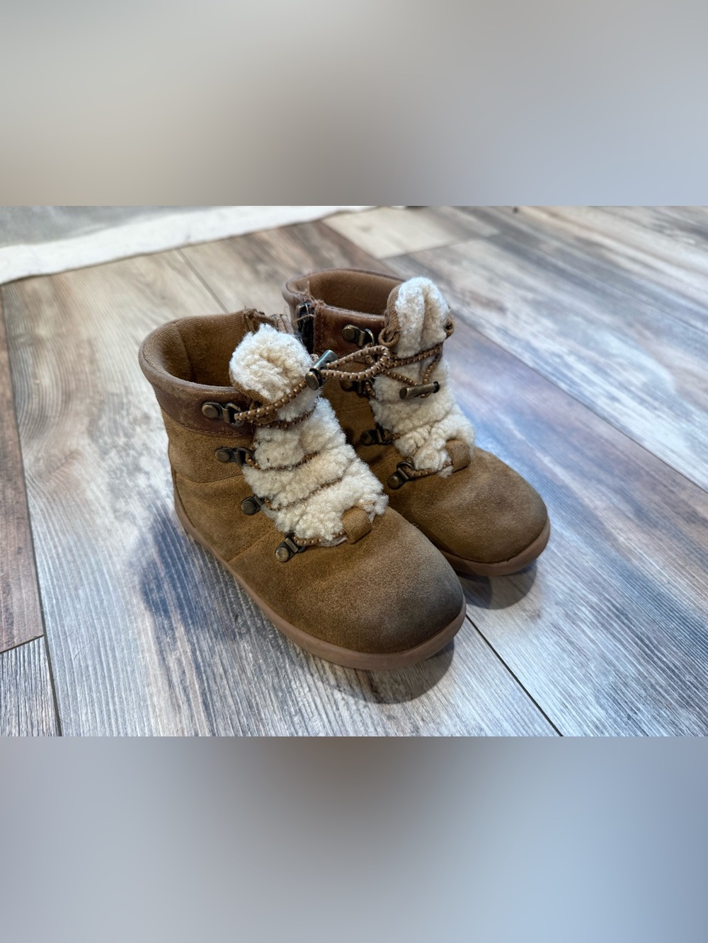 UGG Kids Brown Suede Shearling Lace-Up Boots